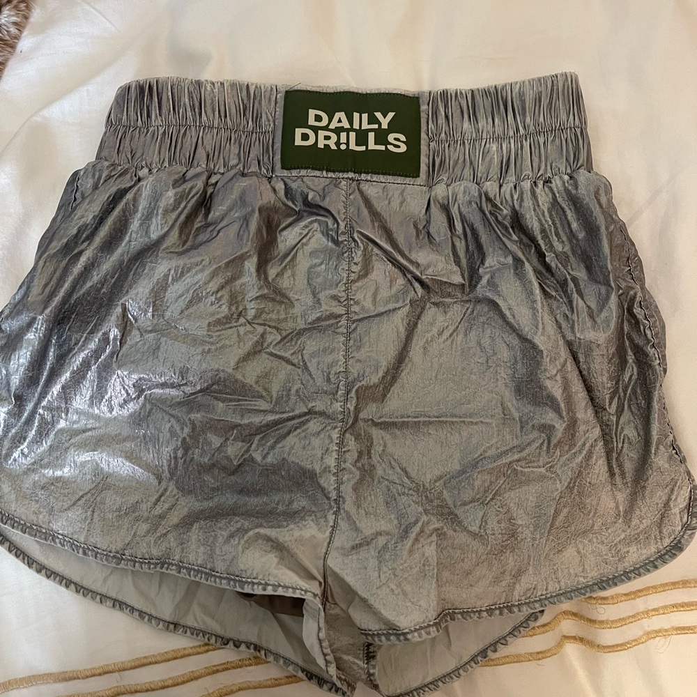 Daily drills metallic shorts
